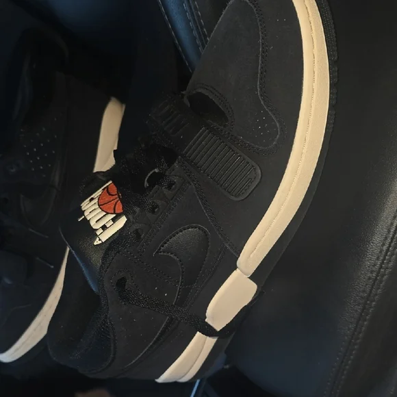 Nike Men's Black and Cream Sneakers - Picture 4 of 10